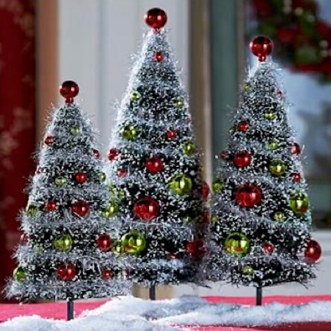 frosted-tree-ornaments